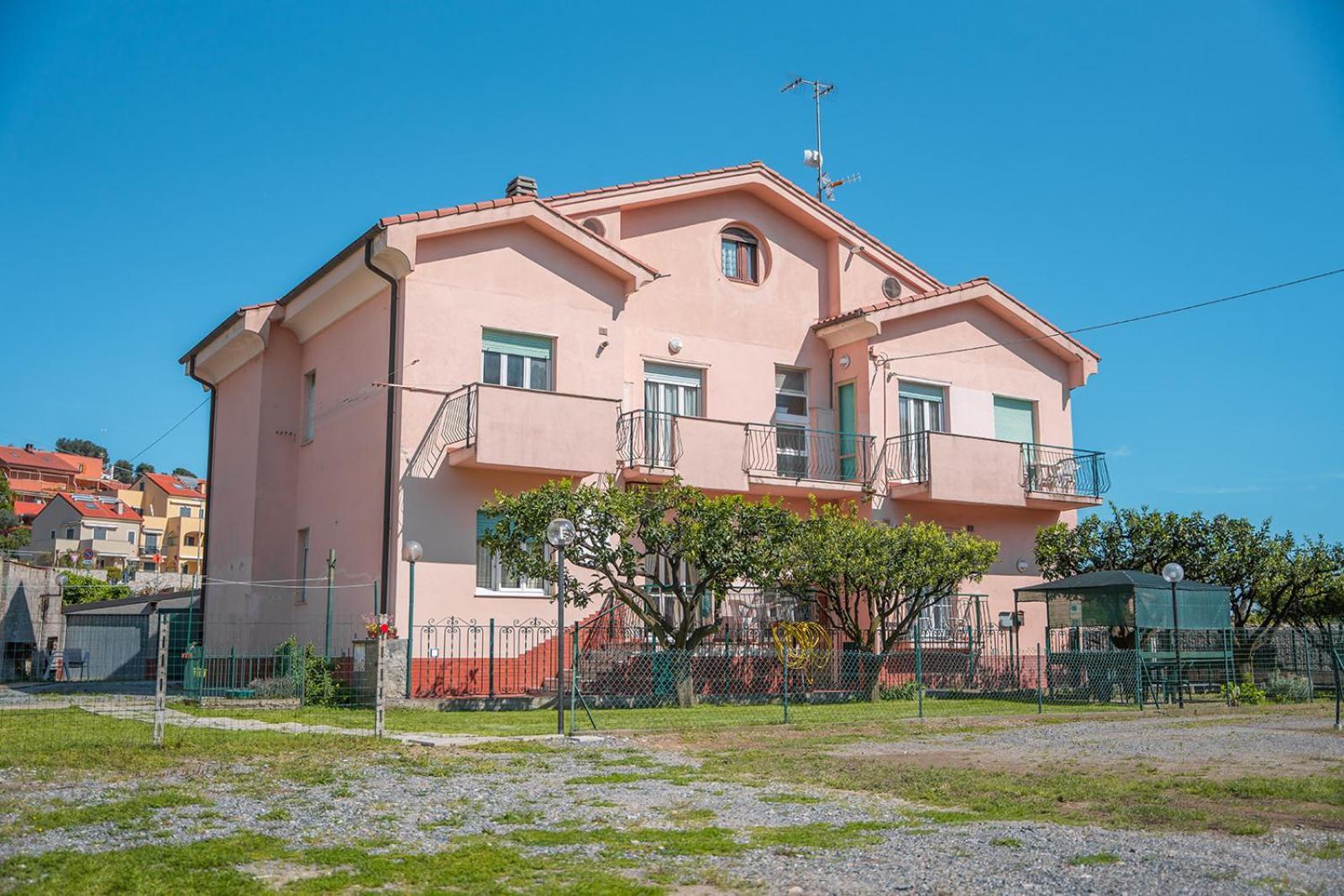 Casa Vacanze Ferrando Pietra Ligure Exterior photo